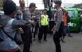 Begini yang Bikin Adem! Sopir Angkot Lagi Demo, Polisi Malah Ikutan Joget Bareng