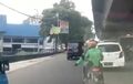 Video Driver Ojol Bantu Buka Jalan untuk Ambulans, Aksinya Bikin Netizen Terharu