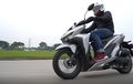 Awas! Kebiasaan Tahan Gas Motor Matik Saat Berhenti, Bisa Bikin V-Belt Putus