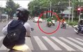 Bikin Kesel! Video Emak-emak Enggak Ada Lawan, Main Terobos Lampu Merah Aja Nih