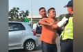Bentak-Bentakan, Pengendara Taksi Online Disergap Sekuriti Bandara, Dikejar Sampai Tarik-Tarik Baju