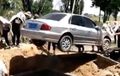Aneh Tapi Nyata, Pria Ini Dikubur Bukan Pakai Peti Tapi Pakai Mobil