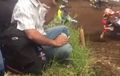 Video Nonton Balap Motor Sambil Kunyah Rumput, Beneran Dimakan Tuh?