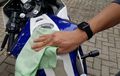 Enggak Punya Kanebo? Ternyata Kain Ini Bisa Keringkan Motor Setelah Dicuci