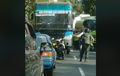 Modal Honda Vario, Tentara Hentikan Bus Ngeblong di Lumajang, Sopir Bus Nyerah!