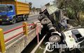 Truk Trailer Nyungsep Ke Sungai di Tuban, Untung Enggak Ada Orang Mancing