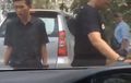 Tegang, Pengemudi Mobil Dikepung Debt Collector, Diancam Akan Ditembak