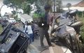 Mengerikan! Efek Kecelakaan, Mobil Bergelimpangan, Sejumlah Motor Ringsek Di Bandung 