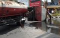 Truk Tangki Terguling, Warga Malah Berebut Minyak Tumpah