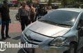 Polisi Tembaki Toyota Vios Berisi 4 Orang Begal di Tuban, Baru Berhenti Setelah Nabrak Pohon