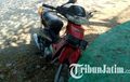 Truk Trailer Tiba-tiba Belok, Pemotor Di Belakang Berakhir Nahas