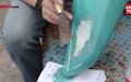 Begini Cara Gampang Merontokan Cat Lama di Bodi Motor