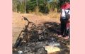 Tolak Ditilang, Pria Ini Nekat Bakar Motornya Sendiri di Depan Polisi