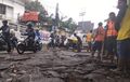 Baru Aja 4 Hari Diaspal, Jalanan di Kota Cimahi Harus Ambrol Dihempas Banjir