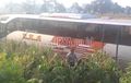 Hindari Motor Dan Truk, Bus Terpaksa 'Parkir' Di Sawah