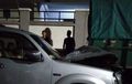 Diduga Mabuk, Pengemudi Mobil Ford Tabrak Motor, Mobil, Truk, Hingga Gerobak Nasi Goreng