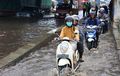 Awas! Begini Tips Aman Motor Matic Terobos Banjir Saat Musim Hujan