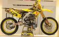 Suzuki Rockstar Energy Munculkan Livery Baru RM-Z450 MXGP 2014