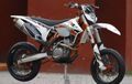 KTM 350 EXC-F Six Days Edition, Dari Tanah ke Aspal
