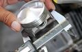 Nih, Trik Pasang Piston Baru di Balap Tanpa Ngancing!