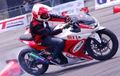 Teknik Berkendara Drift Bike, Kuncinya Kontrol Gas dan Kemiringan Motor