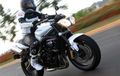 First Ride Triumph Street Triple 675 R, Galak Tapi Mudah Dikendalikan!