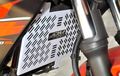 Pasang Sendiri Cover Radiator di Kawasaki Z250SL, Mudah Bro!