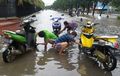 Jangan Nyuci Motor Pakai Air Banjir, Bikin Cat Kusam!