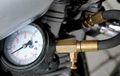 Cek Keausan Piston dan Ring Piston Dengan Compression Tester