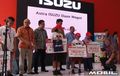 Pintar Bersama Isuzu, Dana Pendidikan Buat Putra-Putri Pengemudi Truk