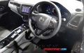 Masuk ke Dalam Kabin Adiknya CR-V, Honda Vezel