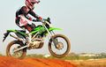 Test Ride Kawasaki KLX 150BF SE, Tanah dan Aspal Oke!