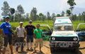 OTOMOTIF Traveling Jelajah Kebun Teh Pakai Mobil Khusus