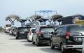 Antrian Lebih Dari 30 Mobil, Tol Gratis!