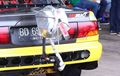 Penggunaan Parasut Pada Mobil Drag Race Ada Bahayanya 