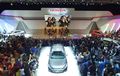 JKT48 Tampil, Mobil-mobil Honda Dikepung Lautan Manusia