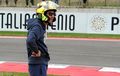 Heboh Valentino Rossi Pakai Helm Merek Arai