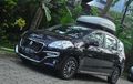 Cara Pasang Roof Box, Awas Tinggi Bodi Mobil Nambah