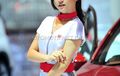 FOTO NEWS: Jajaran Gadis 'Pendamping' Mobil Baru Tengah Tahun 
