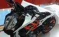 KTM Duke 390 Pakai Headlamp Baru, 250 dan 200 Ikutan?