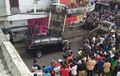 Brukk...Honda Jazz Terjun Bebas Dari Parkiran Lantai 2 Mall di Tasikmalaya