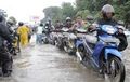 Wajib Tahu, Ketika Motor Anda Harus Menerjang Banjir Delapan Cara Ini Bisa Membantu