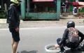 Jalan Banyak Lubang, Komunitas Motor 150 Cianjur Bikin 'Mural' di Aspal