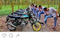Jelang Ujian Nasional, Para Pelajar Ini Bertingkah Kocak Dengan Honda GL-Pro