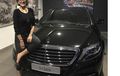 Si Seksi Nikita Mirzani Unjuk Mercy S-Class Barunya