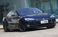 Nyicip Mobil Listrik Tesla Model S P85D Zero Emission, Insane Acceleration