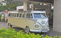 Melar Sampai 6,2 Meter, VW Kombi Brazil 1980 Ini Dimodifikasi Jadi Mobil Pengantin. Ada 35 Jendela..!