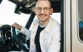 Sebelum Meninggal, Vokalis Linkin Park, Chester Bennington Test Drive Mobil Mercedes