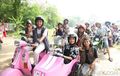 Cantiknya, Najwa Shihab Keliling Banten Pakai Vespa PX150 Pink