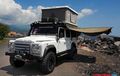 Wuih, Land Rover Defender Punya Bagasi Di atas. Pas Buat Adventure
